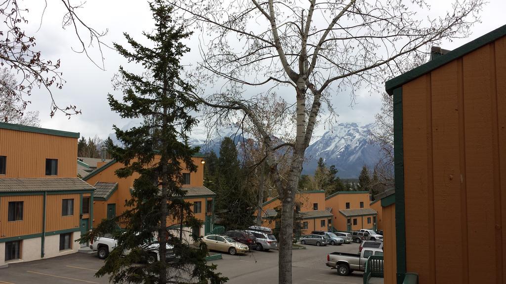 Douglas Fir Resort & Chalets Banff Exterior photo